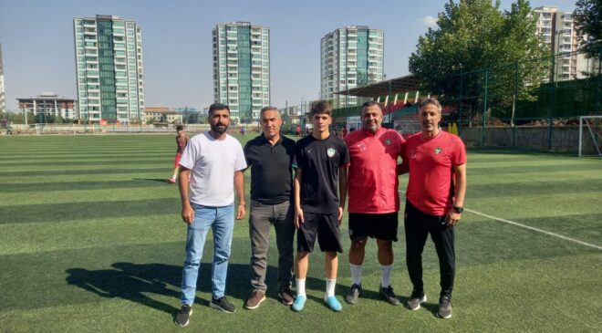 Yeşilkent Erciş Belediyespor’dan Amedspor’a Transfer Oldu