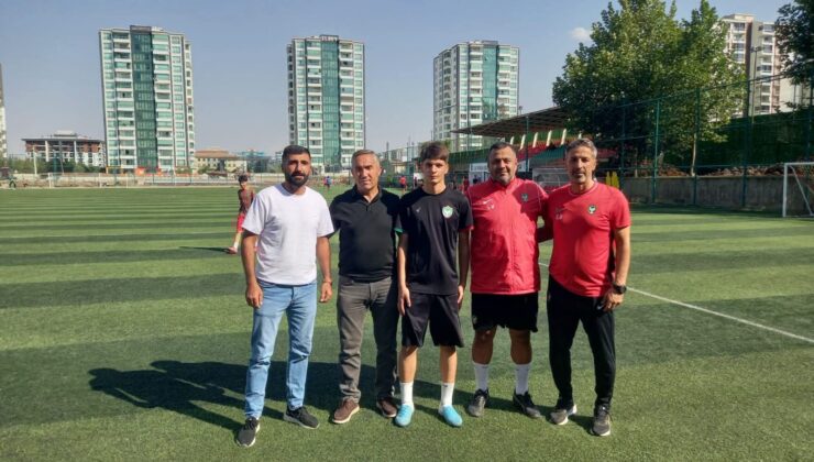 Yeşilkent Erciş Belediyespor’dan Amedspor’a Transfer Oldu