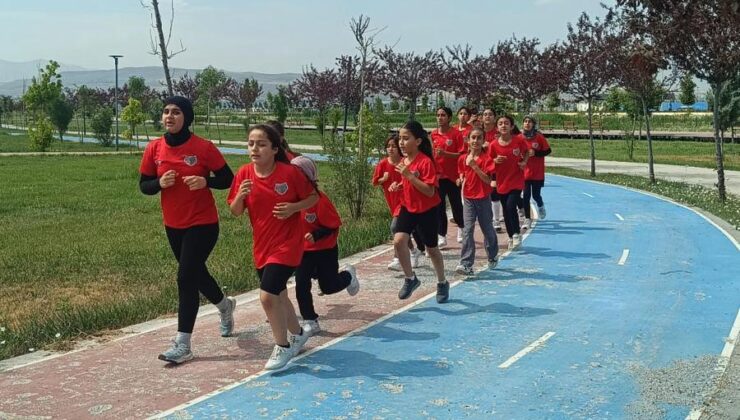 Van Büyükşehir Belediyesinin Yaz Spor Okulları Tamamlandı