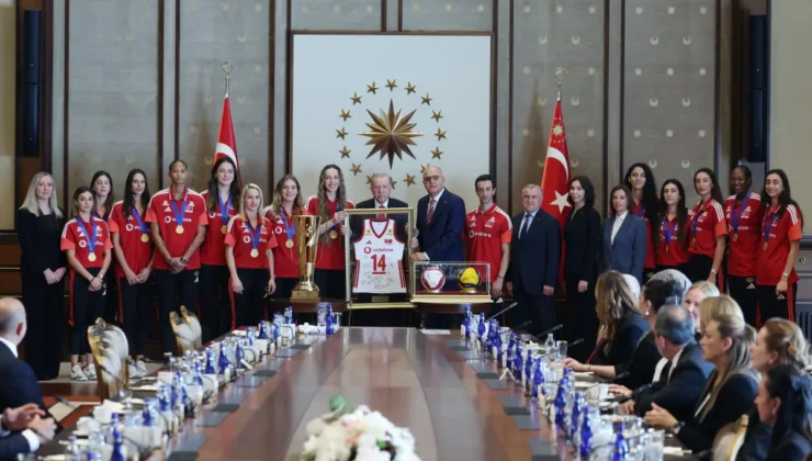 Cumhurbaşkanı Erdoğan’dan Avrupa şampiyonu Filenin Sultanları’na kabul