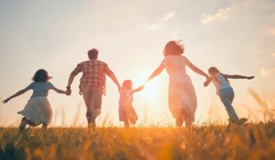 Koruyucu aile hizmetiyle 11 bin 72 çocuğun hayatına dokunuluyor