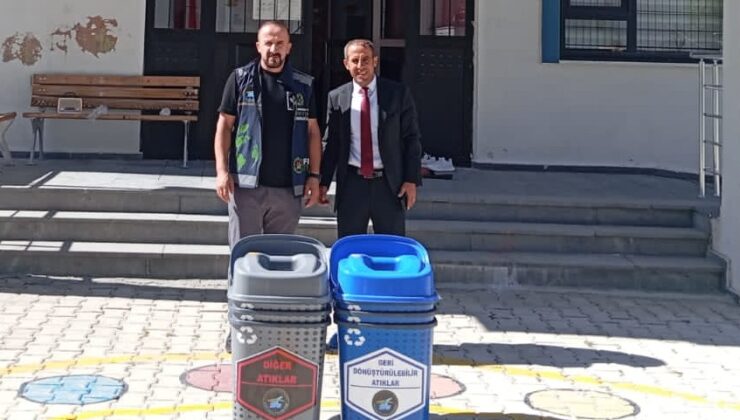 İpekyolu Belediyesi Okullara Geri Dönüşüm Kutuları Dağıtıyor