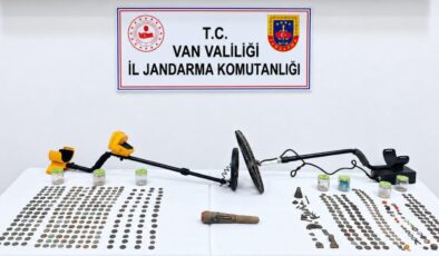 Çaldıran’da Tarihi Eser Operasyonu: 529 Adet Roma Dönemi Sikke Ele Geçirildi
