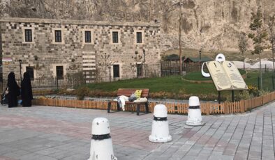 Van Kalesi’nin Gölgesinde Tarih, Yeşillik ve Huzur! Horhor Camisi Turistlerin İlgi Odağı Oldu